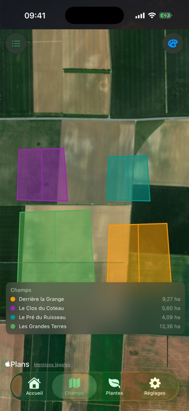 La carte des champs d'Agrondo. Quatre contours de couleur tracés sur l'imagerie satellite, avec Derrière la Grange, Le Clos du Coteau, Le Pré du Ruisseau et Les Grandes Terres listés en dessous avec leur surface.