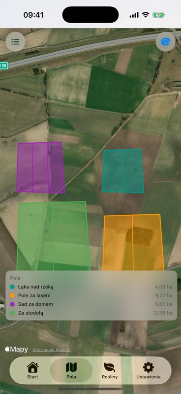 Mapa pól w Agrondo. Cztery kolorowe granice narysowane na zdjęciu satelitarnym, a pod nimi lista pól Łąka nad rzeką, Pole za lasem, Sad za domem i Za stodołą wraz z powierzchniami.